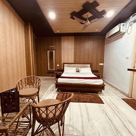 The For You Hotel & Restaurant Rishikesh Exterior photo
