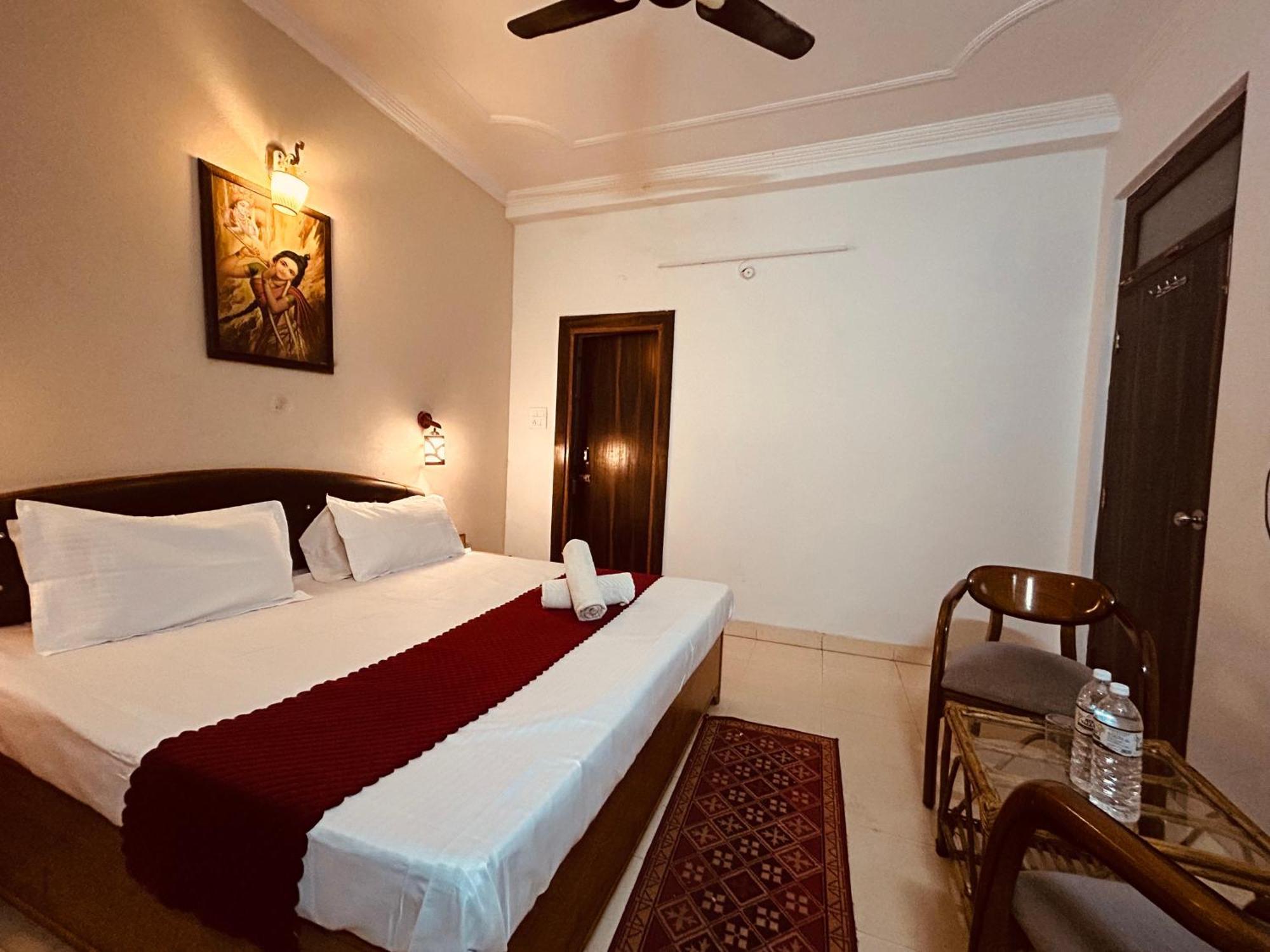 The For You Hotel & Restaurant Rishikesh Exterior photo